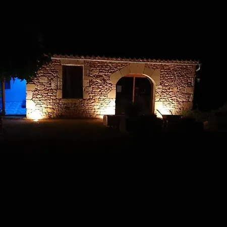 Hébergement de vacances Maison De 2 Avec Piscine Partagee Jardin Amenage Et Wifi A Puy L'eveque Puy-lʼÉvêque
